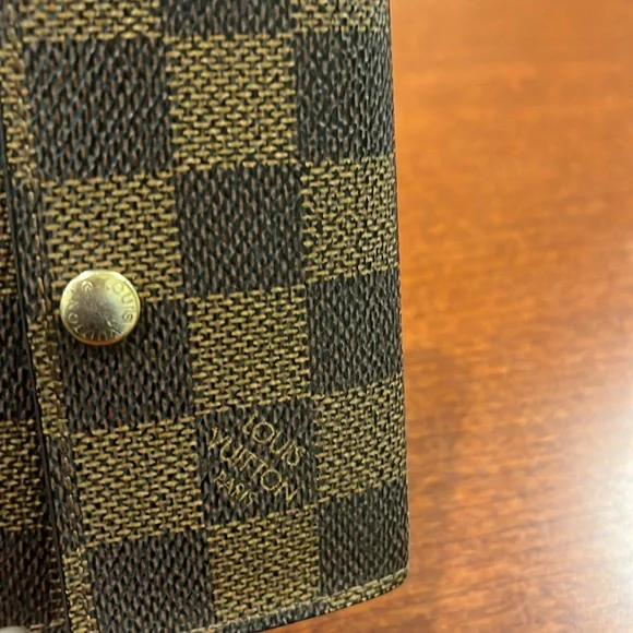 Louis Vuitton Ebene keyholder in excellent condition. - Picture 7 of 7